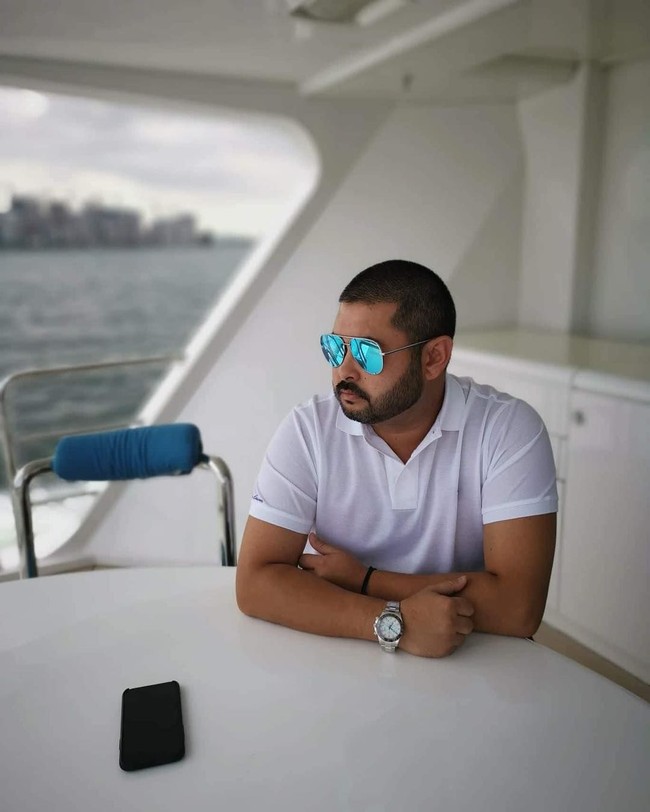 Pemilik akun Instagram @hrhcrownprinceofjohor ini juga kerap mengenakan berbagai barang branded termasuk jam tangan mewah. Foto: Instagram