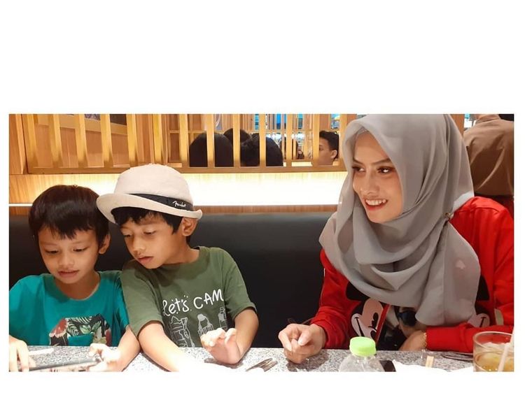 Retno Paradinah, Istri Zul Zivilia yang Jago Bikin Kue Kering