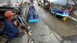 Kisah Para Penjual Air Bersih Keliling di Ujung Jakarta