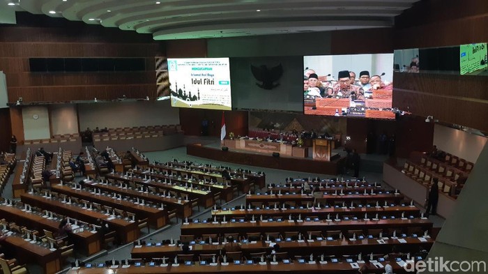 342 Anggota Dewan Absen di Rapat Paripurna Hari Ini