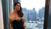 Ia pun kerap ikut bersama Kareena saat berkunjung ke luar negeri. Dok. Instagram/poonamdamania
