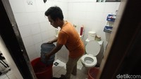 Satu galon isi ulang dibeli seharga Rp 3.500.