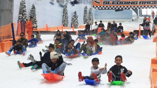 3 Perlengkapan Ini Bikin Main Salju di Trans Snow World Makin Seru