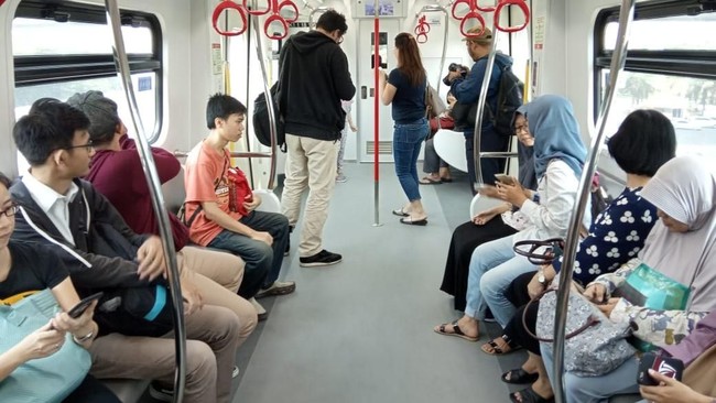 LRT Jakarta Siap Tembus Sampai Soetta, Tapi Biayanya Mahal