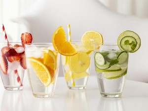 Diklaim Bisa Detoks Tubuh, Benarkah Infused Water Berkhasiat?