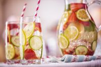 Diklaim Bisa Detoks Tubuh, Benarkah Infused Water Berkhasiat?
