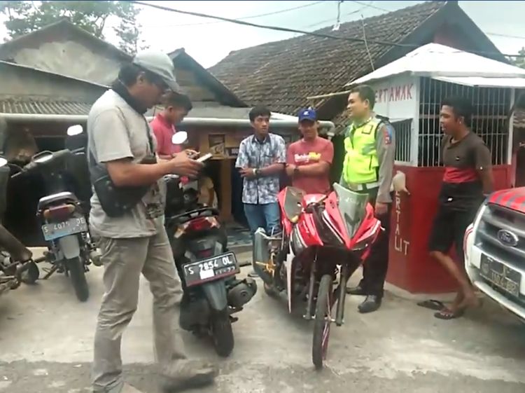 Modifikasi Motor Ban Cacing Tanpa Rem Depan Berujung Celaka