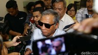 Eks Komandan Tim Mawar Kopassus TNI Angkatan Darat, Mayjen (Purn) Chairawan mendatangi Bareskrim Polri.