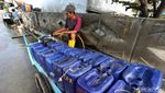 Kisah Para Penjual Air Bersih Keliling di Ujung Jakarta