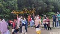 Ada dua wahana baru di Obyek Wisata Kawah Putih yakni Skywalk Cantigi dan Jembatan Ponton.