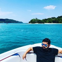 Menikmati fasilitas pesawat pribadi hingga kapal pesiar saat berlibur juga jadi salah satu gaya mewah yang diunggah oleh Tunku Ismail. Foto: Instagram