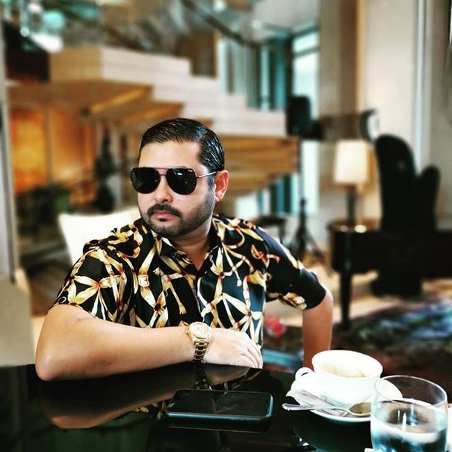 Kamu seharusnya tahu posisimu dan biarkan mimpi-mimpi itu lebih rendah dari pada tinggi rumput, tulis Tunku Ismail seperti dikutip dari AsiaOne. Pernyataan itu telah membuat marah banyak pengguna media sosial. Tak sedikit dari mereka yang mengkritik Tunku Ismail karena terlalu memandang strata atau status tertentu. Foto: Instagram @hrhcrownprinceofjohor