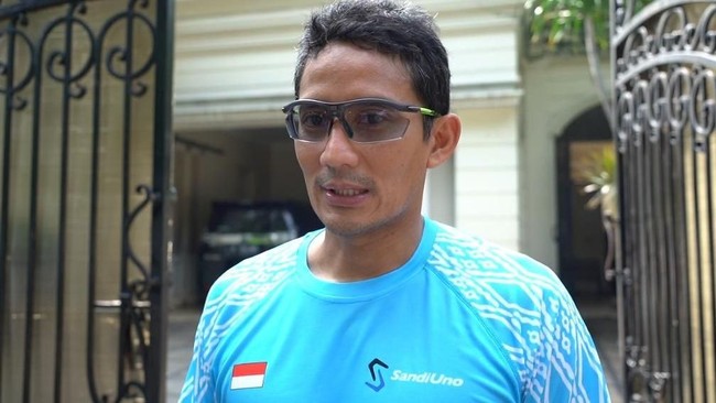Dari Jokowi hingga Sandiaga Bikin Sneakers Lokal Booming