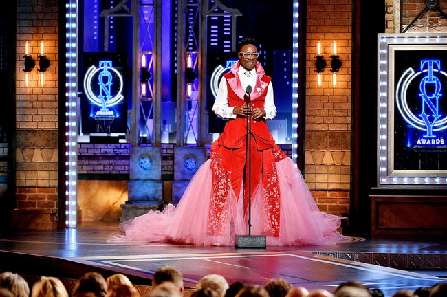 Penampilan aktor Billy Porter menjadi sorotan saat menghadiri Tony Awards 2019 di Radio City Music Hall, New York pada Minggu lalu. Foto: Getty Images