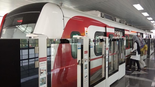 LRT Jakarta Siap Tembus Sampai Soetta, Tapi Biayanya Mahal