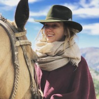 Aku sangat berterima kasih kepada orangtuaku untuk tidak membesarkan kami dengan pikiran bahwa normal untuk pergi ke sekolah asrama Swiss dan tinggal di apartemen mewah London, ungkapnya. Foto: Instagram @eleonorehabsburg