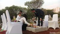 Ibas dan keluarga ziarah ke makam Ani Yudhoyono di TMP Kalibata 
