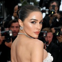 Di Cannes 2019, ia tampil dalam balutan gaun strapless yang mempertegas keseksiannya. Aku selalu mengagumi daftar Maxim Hot 100. Sudah banyak perempuan cerdas dan hebat di daftar tersebut yang menginspirasiku sehingga membuat sampul majalah ini terasa spesial buatku. Rasanya masih seperti mimpi, tulis Olivia saat memamerkan prestasi tersebut di Instagram. (Foto: Getty Images)
