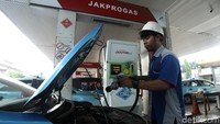 Meski larinya tak sekuat kendaraan yang menggunakan BBM, penggunaan bahan bakar gas disebut jauh lebih irit.