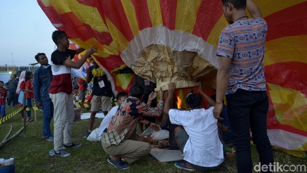Dirut Airnav Indonesia, Novia Riyanto, menegaskan ketentuan menerbangkan balon udara sudah diatur dalam Peraturan Menteri Perhubungan nomor 40 Tahun 2018. (Robby Bernardi/detikcom) Dirut Airnav Indonesia, Novia Riyanto, menegaskan ketentuan menerbangkan balon udara sudah diatur dalam Peraturan Menteri Perhubungan nomor 40 Tahun 2018. (Robby Bernardi/detikcom)