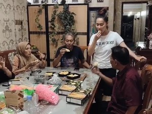 Lebaran di Jawa Timur, Inul Borong Durian Sampai 4 Kulkas