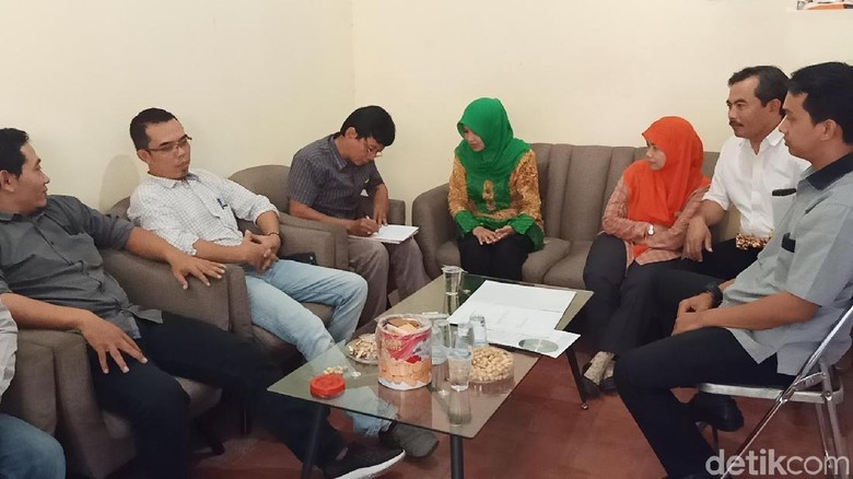 Temukan Dugaan Pelanggaran Pemilu, Pria Ini Lapor ke Bawaslu Kediri Temukan Dugaan Pelanggaran Pemilu, Pria Ini Lapor ke Bawaslu Kediri