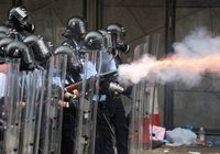 Hong Kong Ricuh, Polisi Tembakkan Peluru Karet & Gas Air Mata
