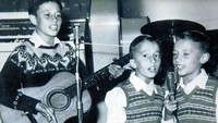 Bee Gees terlihat sangat imut dan kompak. Dok. Ist