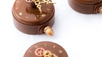 Bukan hanya cokelat-cokelat besar, Guichon juga rutin membuat dessert cokelat yang bentuknya mungil namun tetapmengagumkan.  Foto: instagram @amauryguichon