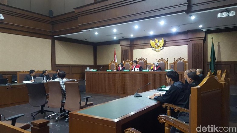 2 Pengusaha Didakwa Suap Direktur Krakatau Steel Rp 157 juta 2 Pengusaha Didakwa Suap Direktur Krakatau Steel Rp 157 juta