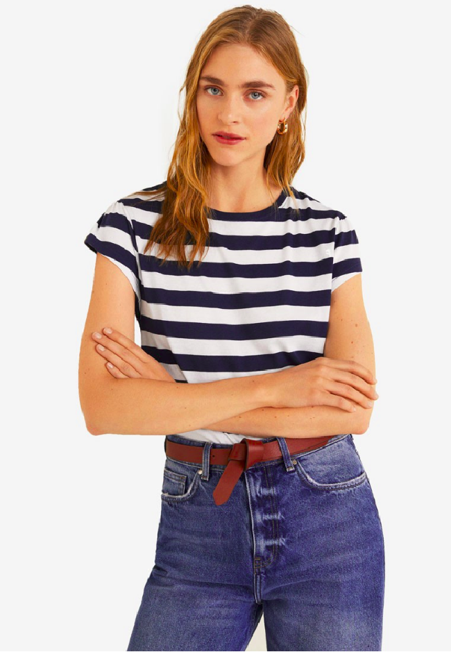 Butuh kaus simpel tapi menarik untuk dipakai sehari-hari? Pilihan Mango ini dapat dipertimbangkan. Gathered Sleeve T-Shirt ini pun sedang diskon dari Rp 229 ribu menjadi Rp 149 ribu. Foto: Zalora