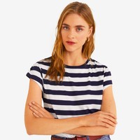 Butuh kaus simpel tapi menarik untuk dipakai sehari-hari? Pilihan Mango ini dapat dipertimbangkan. Gathered Sleeve T-Shirt ini pun sedang diskon dari Rp 229 ribu menjadi Rp 149 ribu. Foto: Zalora