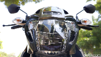 Soal handling, Suzuki GSX150 Bandit masih enak untuk diajak menikung. Karakternya sih mirip dengan GSX-S150. Motor lincah untuk diajak meliuk-liuk.