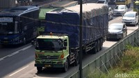 Angkutan barang kendaraan besar dilarang melintasi jalan tol pada tanggal 30, 31, tanggal 1, dan tanggal 2 pada saat mudik, dan pada saat balik tanggal 8,9,10.