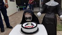 Lucia, bocah berusia 3 tahun dari Meksiko menjadi sorotan di dunia maya karena merayakan pesta ulang tahun dengan konsep horor. Dok. Twitter/dreeaaxo_