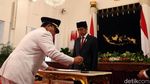 Senyum Gubernur Lampung Arinal Djunaidi Usai Dilantik Jokowi
