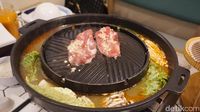 The Social Pot: Unik! Aneka Shabu dan Grill di Sini Pakai Kuah Soto