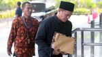 Berpakaian Serba Hitam, Eks Bupati Lampung Tengah Diperiksa KPK