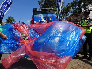 Polisi Musnahkan Puluhan Balon Udara di Trenggalek