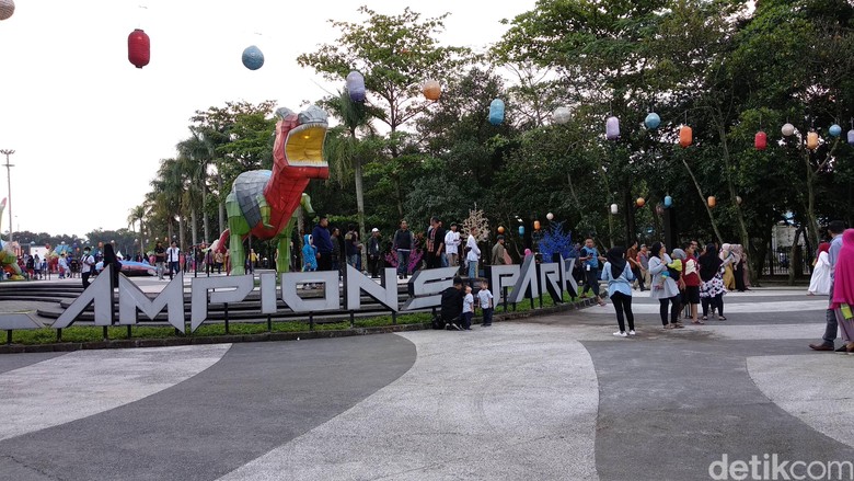Belum Sebulan Dibuka, Taman Lampion Tegalega Ditutup Sementara Belum Sebulan Dibuka, Taman Lampion Tegalega Ditutup Sementara