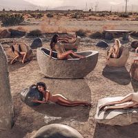 Kim Kardashian Rilis Foundation Khusus Badan yang Bisa Bikin Kulit Glowing