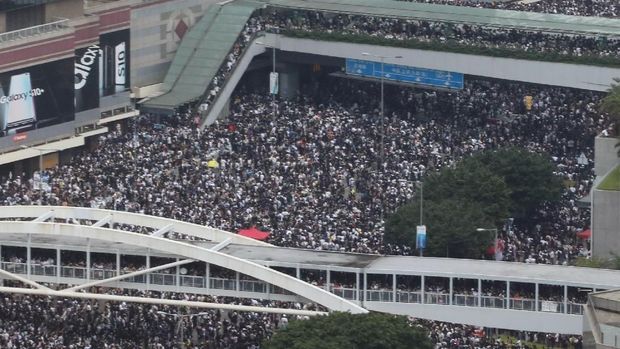 Puluhan demonstran di Hong Kong turun ke jalanan untuk memprotes RUU ekstradisi yang sedang dibahas parlemen
