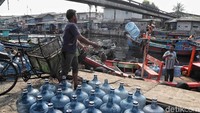 Aktivitas di kawasan Kampung Nelayan Cilincing nampak ramai usai libur lebaran beberapa waktu lalu.