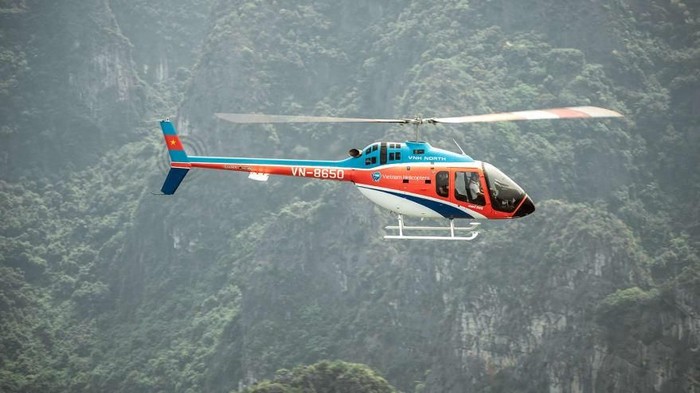 Kini Ada Helikopter Khusus Berkeliling di Raja Ampatnya Vietnam