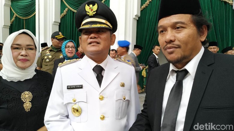 Bupati Bekasi Janji Benahi 28 Titik Jalan dan Rehab 51 Sekolah Bupati Bekasi Janji Benahi 28 Titik Jalan dan Rehab 51 Sekolah