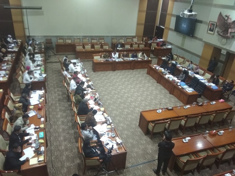 Rapat dengan Komisi III DPR, MK-KY Ajukan Tambahan Anggaran Rapat dengan Komisi III DPR, MK-KY Ajukan Tambahan Anggaran