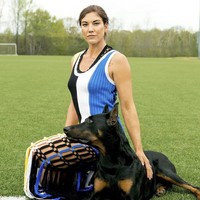 Beberapa waktu lalu, ia mengisi halaman Elle Magazine. Dalam wawancara, ia mengungkapkan kesedihannya saat mengalami keguguran hingga perceraian. Foto: Instagram @elleusa