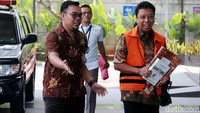 Tersangka kasus dugaan suap seleksi jabatan Kementerian Agama (Kemenag), Romahurmuziy (Rommy) kembali diperiksa KPK. Sebelumnya, Rommy dibantarkan karena sakit, Rabu (12/6/2019).