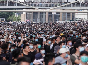 Restoran di Pusat Hong Kong Diserbu Peserta Demo