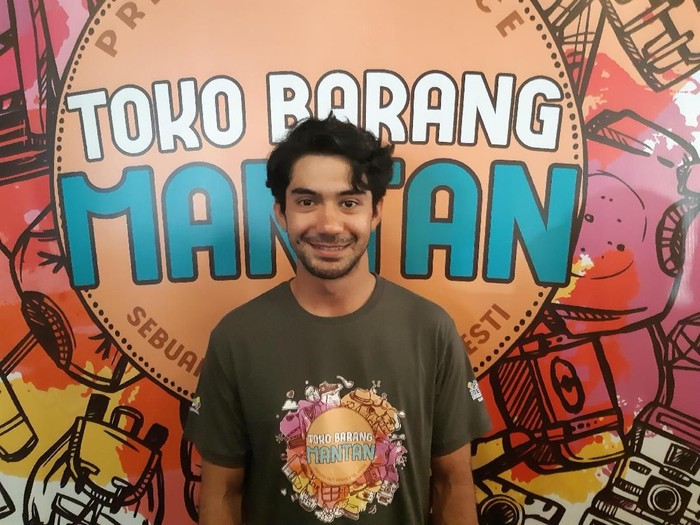Reza Rahadian di film Toko Barang Mantan
